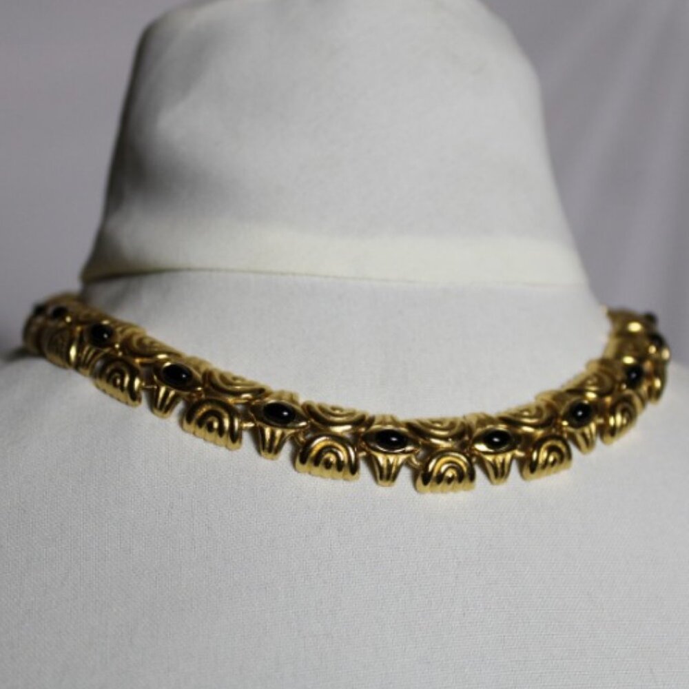 Metal Link Necklace Gold Tone Metal with Black Oval Glass /Stones, 17 Inches